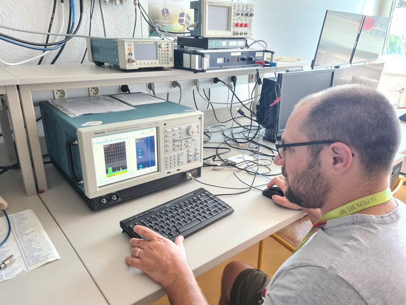 LA SCUOLA ENSEIRB-MATMECA DEL POLITECNICO DI BORDEAUX (INP) SPERIMENTA LE COMUNICAZIONI SPAZIALI CON UN ANALIZZATORE DI SPETTRO TEKTRONIX
